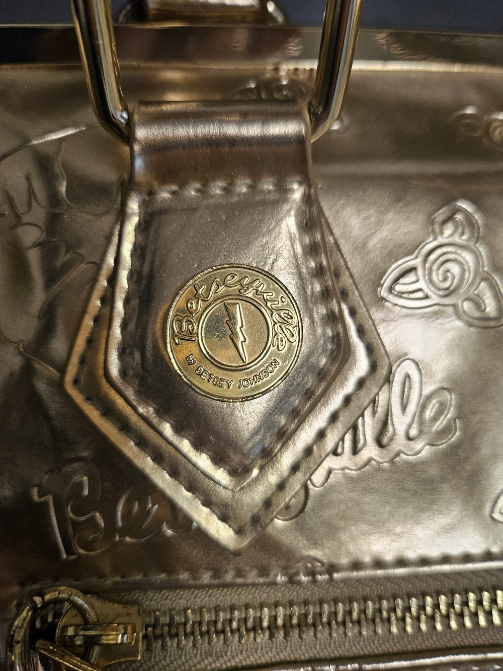 Rare Vintage Y2K Betseyville by Betsey Johnson Metallic Gold Kiss-Lock Bag ✨ - Picture 12 of 16
